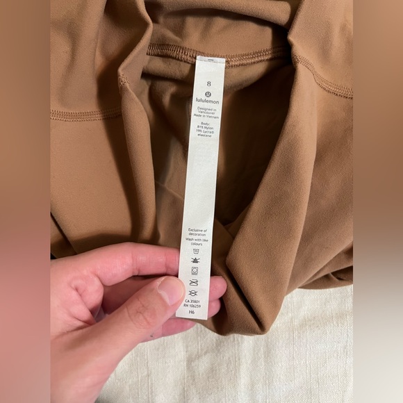 Lululemon Align high rise crop 21” - Picture 5 of 11